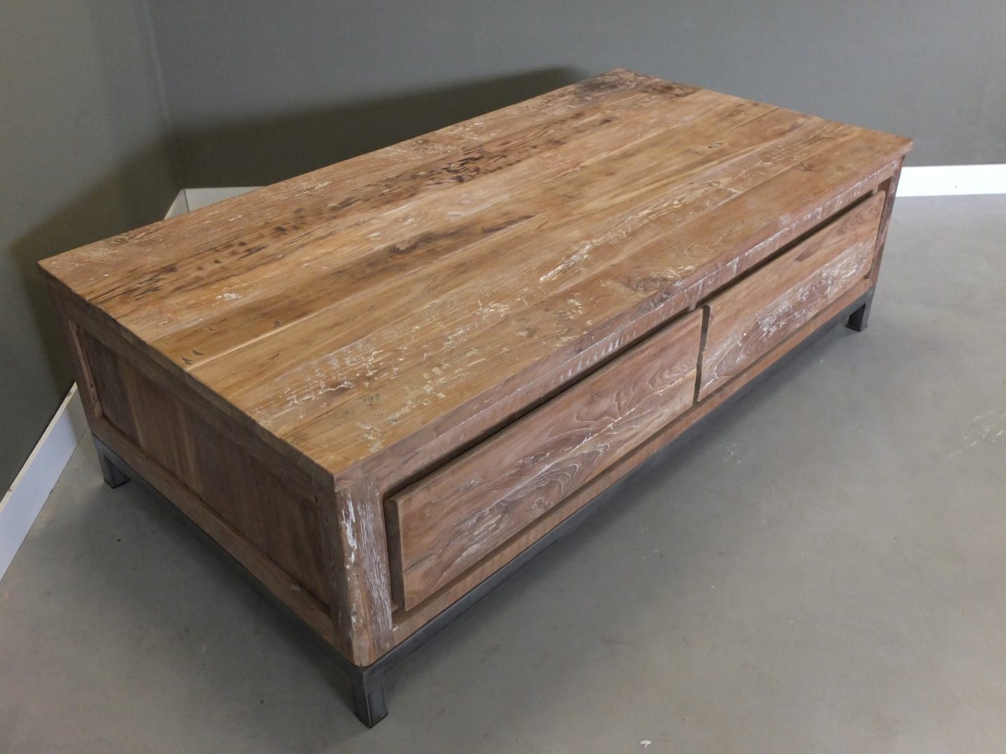 wenselijk reguleren Gewoon doen Teak houten salontafel op metalen (ijzeren) onderstel – Story Landelijk  Wonen