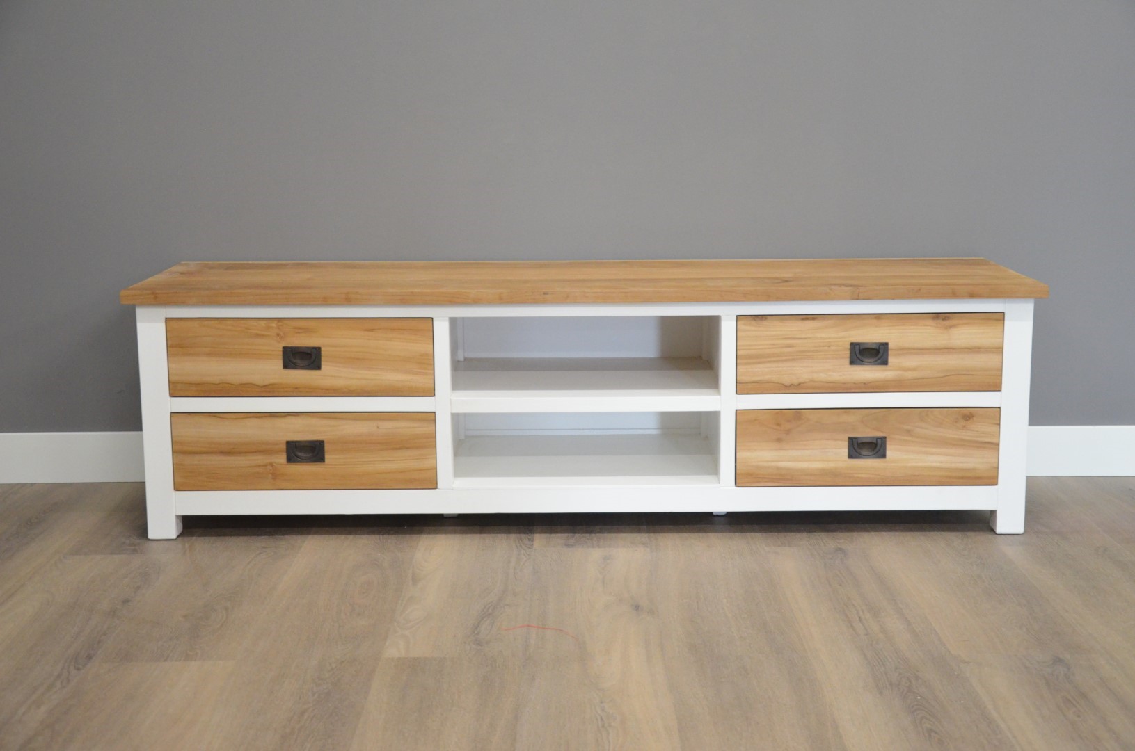 Gezichtsvermogen stem Verbeelding Witte tv kast met teak details 180 cm breed – Story Landelijk Wonen Gezichtsvermogen stem Verbeelding Witte tv kast met teak details 180 cm breed – Story Landelijk Wonen